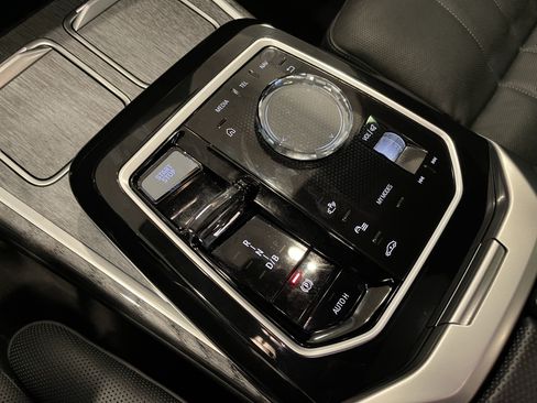Used 2023 BMW i7 xDrive60 AWD/4WD image 18