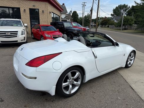Used 2004 Nissan 350Z Touring image 4