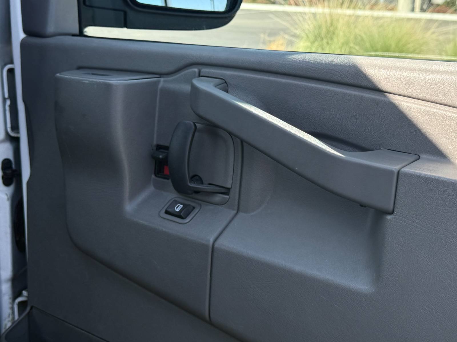 Used 2016 Chevrolet Express 2500 RWD image 21