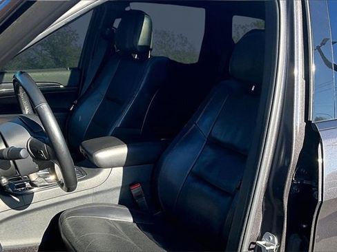 Used 2018 Jeep Grand Cherokee Limited w/ Luxury Group II image 24