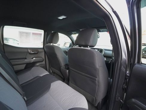 Certified 2022 Toyota Tacoma TRD Sport image 17