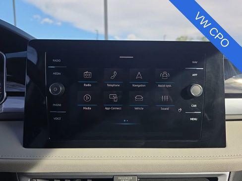 Used 2025 Volkswagen Taos SEL image 17