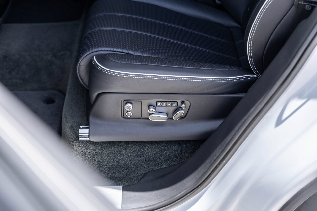 Certified 2023 Bentley Bentayga Extended Wheelbase AWD/4WD image 48