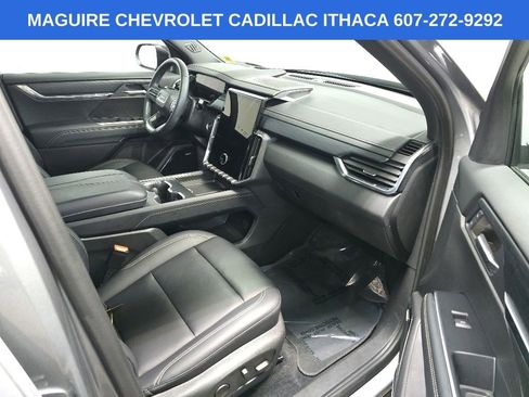 Used 2024 GMC Acadia Elevation w/ Luxury Package AWD/4WD image 15