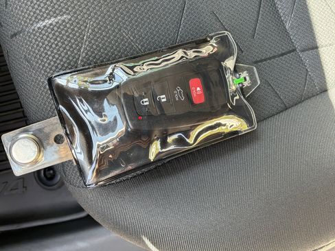 Used 2025 Toyota RAV4 XLE w/ Convenience Package image 36