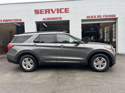 Used 2022 Ford Explorer XLT w/ Equipment Group 202A AWD/4WD image 8