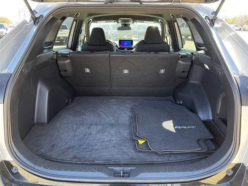 Used 2024 Toyota RAV4 SE image 28