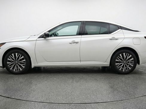 Used 2025 Nissan Altima 2.5 SV image 5