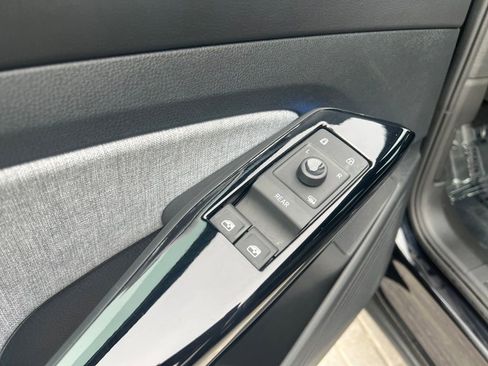 Certified 2023 Volkswagen ID.4 Pro image 13