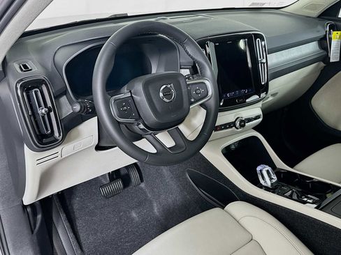 New 2026 Volvo XC40 B5 Ultra w/ Climate Package image 9