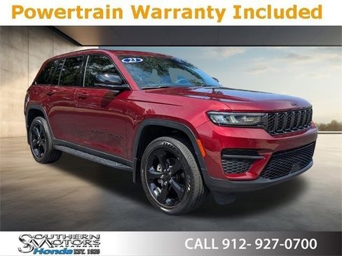 Used 2023 Jeep Grand Cherokee Altitude image 2