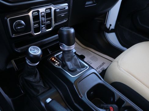 Used 2023 Jeep Gladiator Sport image 27