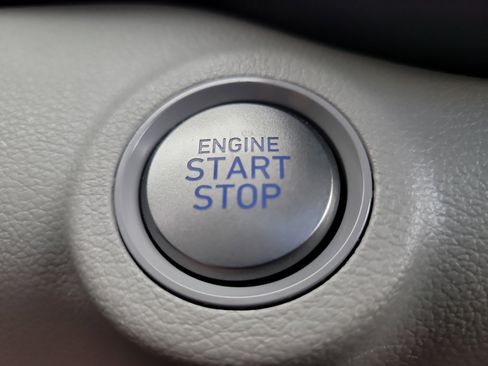 Used 2025 Hyundai Venue SEL image 28