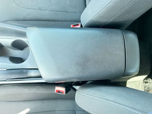 Used 2021 Hyundai Elantra SE FWD image 21