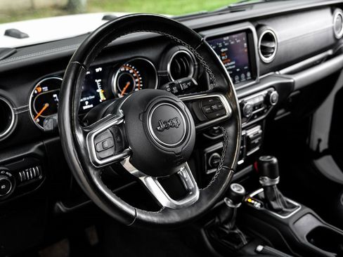 Used 2022 Jeep Wrangler Unlimited Sahara w/ LED Lighting Group image 4