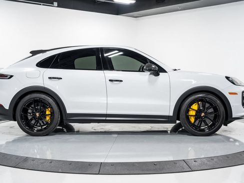 Used 2024 Porsche Cayenne Turbo GT AWD/4WD image 2