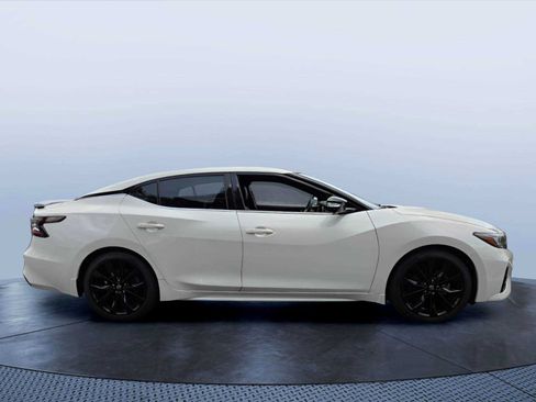 Used 2023 Nissan Maxima SR w/ Sport Mat Group FWD image 6