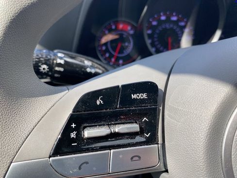 Certified 2022 Hyundai Elantra SE image 25