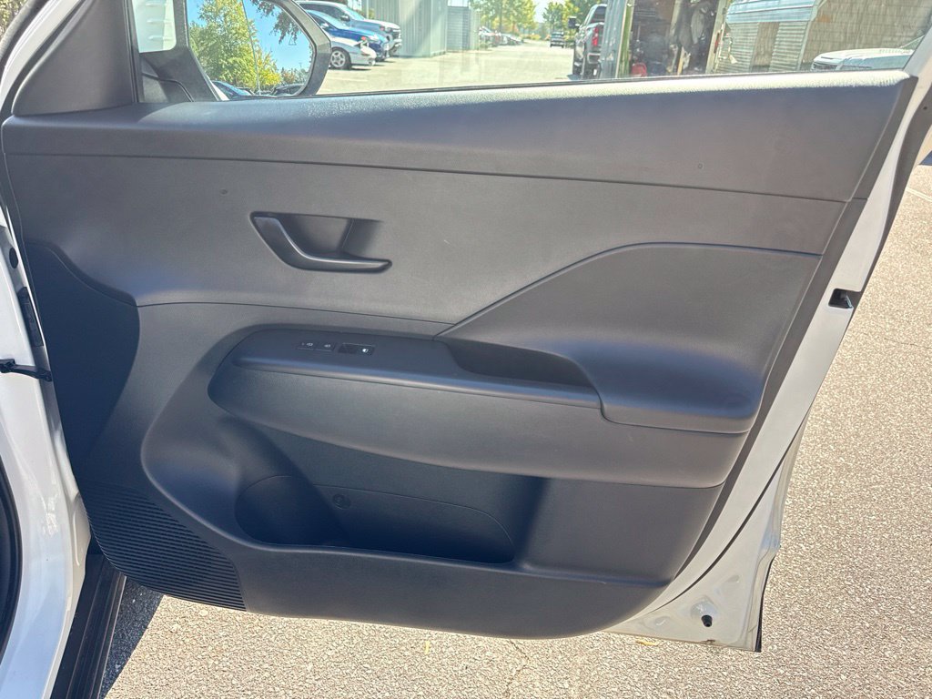 Used 2025 Hyundai Kona SEL AWD/4WD image 39