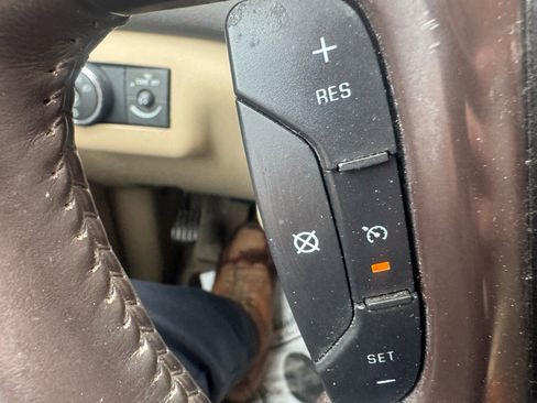 Used 2011 Buick Enclave CXL image 17