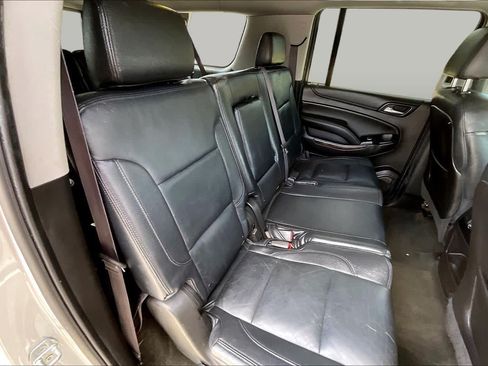 Used 2016 Chevrolet Suburban LS RWD image 19