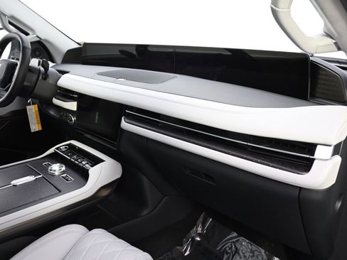 New 2026 Lincoln Navigator L Black Label AWD/4WD image 15