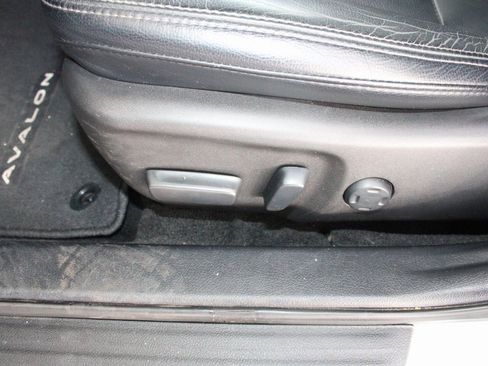 Used 2017 Toyota Avalon XLE image 22