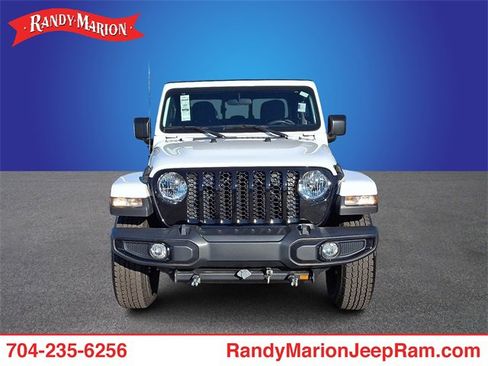 Used 2021 Jeep Gladiator Sport image 2
