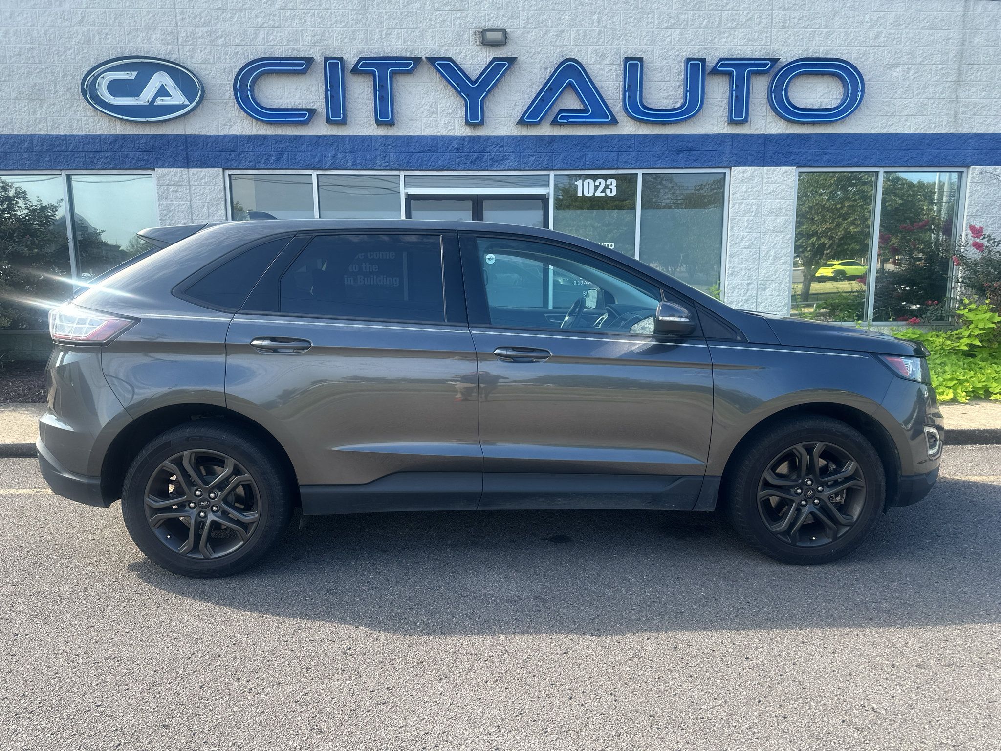 Used 2018 Ford Edge SEL w/ Equipment Group 201A AWD/4WD image 3