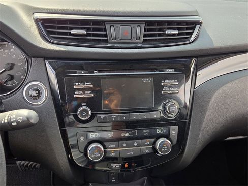 Used 2018 Nissan Rogue Sport SV image 17