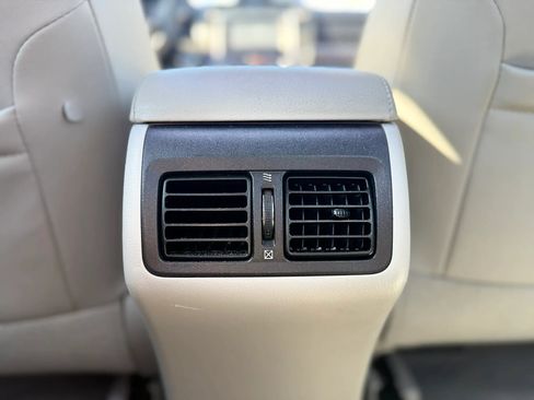 Used 2012 Toyota Camry XLE w/ Leather Pkg FWD image 38