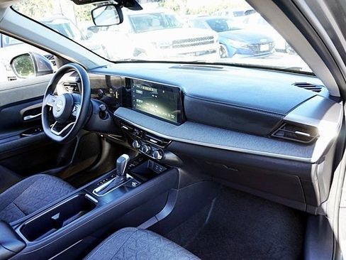 Used 2025 Nissan Kicks SV FWD image 10