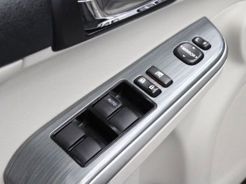 Used 2012 Toyota Camry XLE w/ Leather Pkg image 11