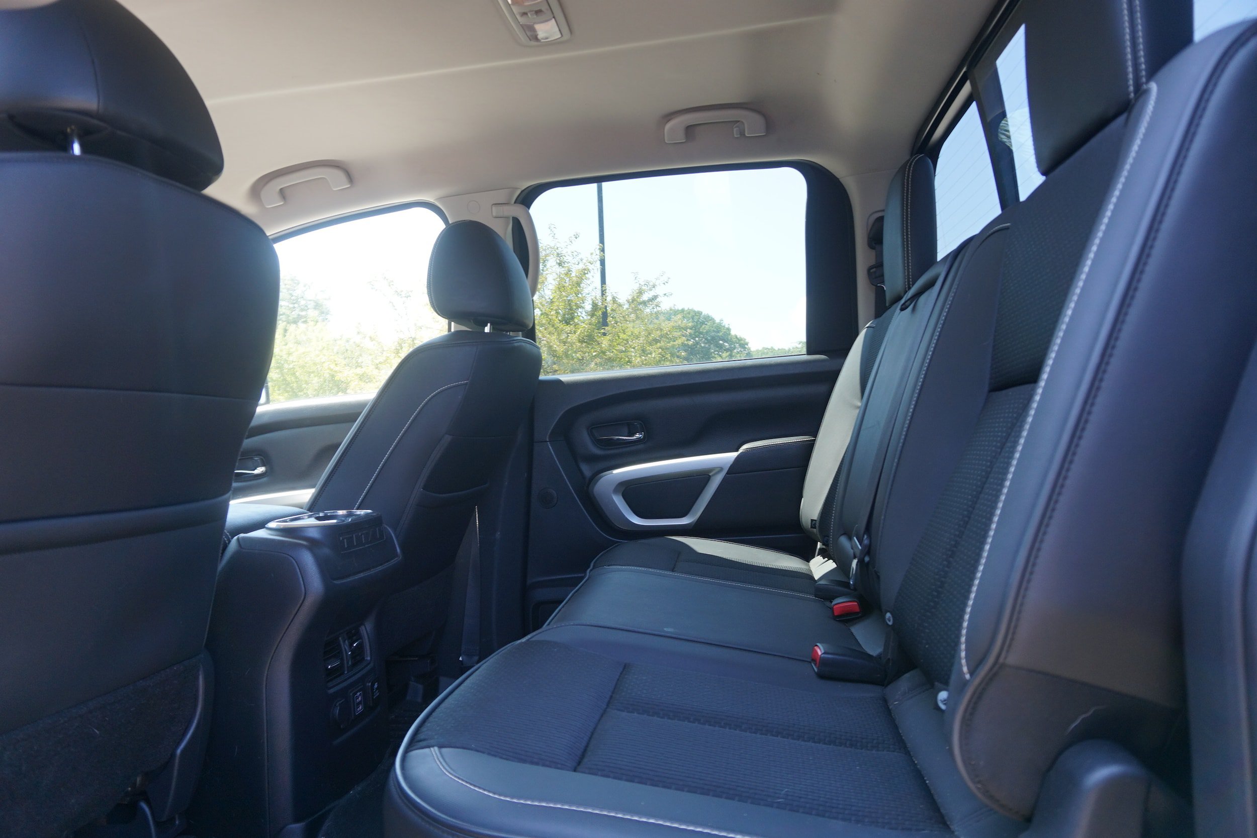 Used 2019 Nissan Titan PRO-4X w/ Pro-4x Utility Package AWD/4WD image 14