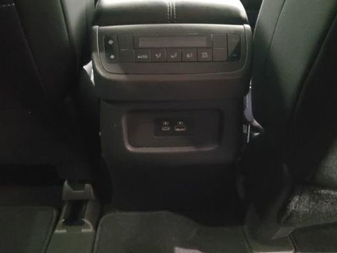 Used 2022 Nissan Pathfinder SV AWD/4WD image 18