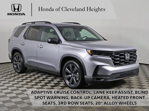 Used 2025 Honda Pilot Sport image 1