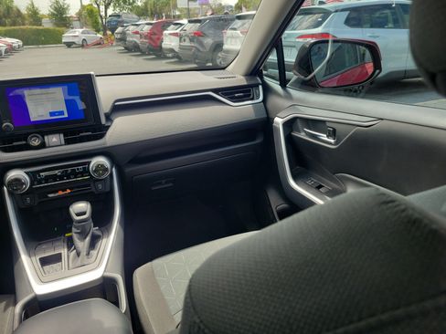 Used 2025 Toyota RAV4 XLE w/ Convenience Package FWD image 17