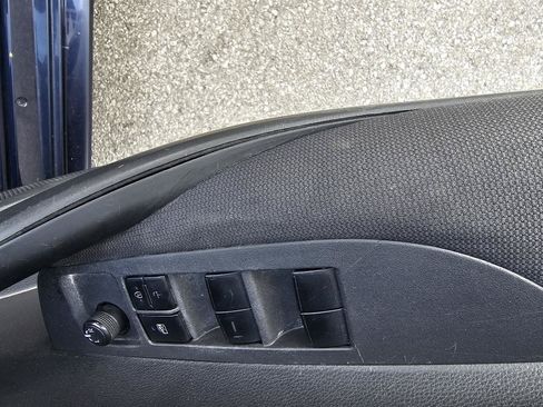 Used 2021 Toyota Corolla LE FWD image 11