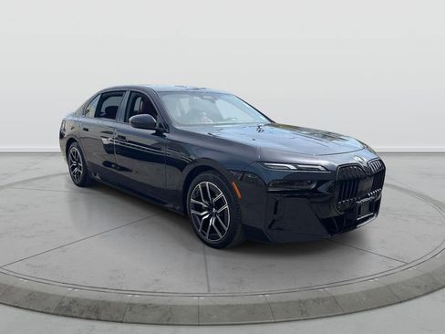 Used 2025 BMW 740i xDrive AWD/4WD image 1