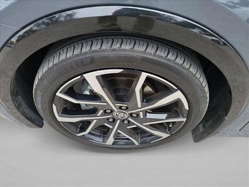 Used 2025 Toyota Prius Plug-In Hybrid image 9