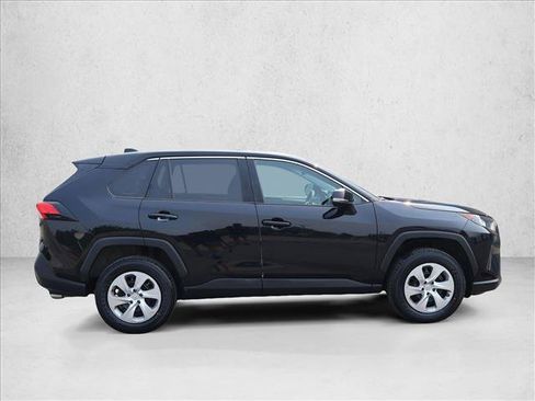 Used 2022 Toyota RAV4 LE AWD/4WD image 4