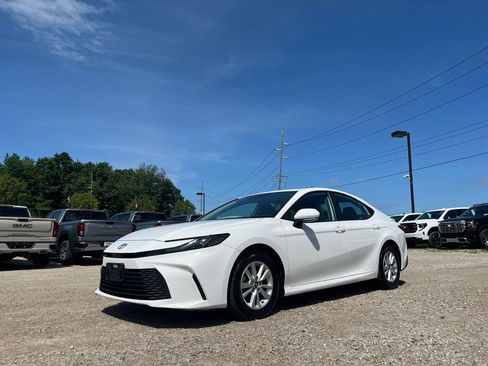 Used 2025 Toyota Camry LE FWD image 2