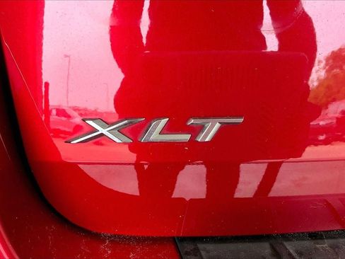 Used 2020 Ford Explorer XLT w/ Equipment Group 202A image 9