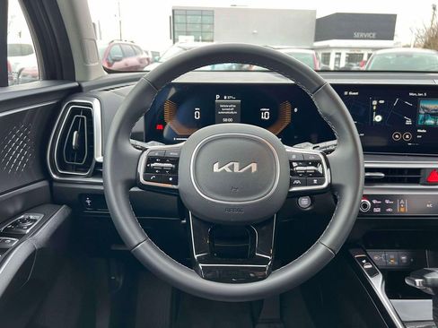 Used 2025 Kia Sorento S image 14