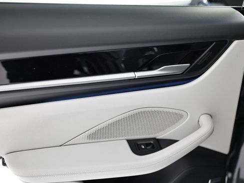 New 2026 Porsche Macan 4 Electric image 25