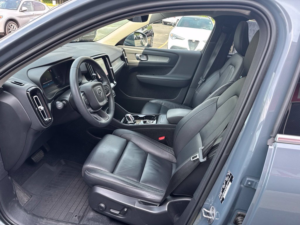 Used 2023 Volvo XC40 B5 Plus AWD/4WD image 27