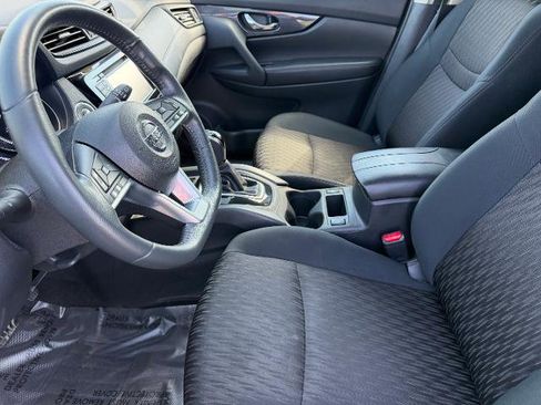 Used 2017 Nissan Rogue SV w/ SV Premium Package AWD/4WD image 10