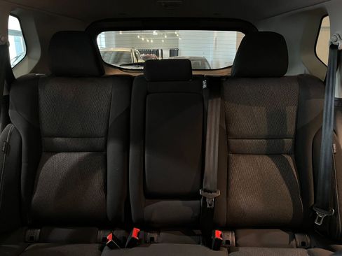 Used 2025 Nissan Rogue SV FWD image 39