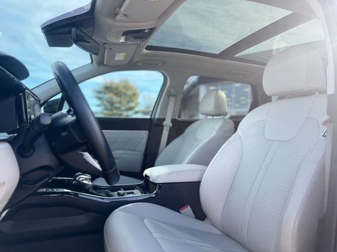 Used 2023 Kia Sorento SX image 17