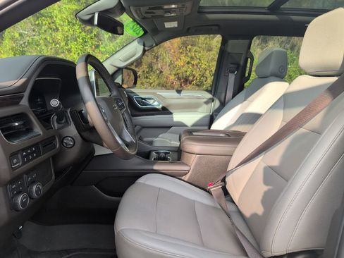 Used 2023 Chevrolet Suburban Z71 w/ Luxury Package image 14